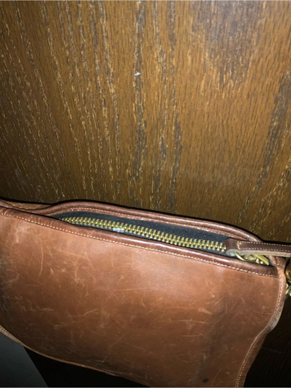 VTG late 70’S Coach Companion Bag Tan Leather 9300. Interior & exterior stains.